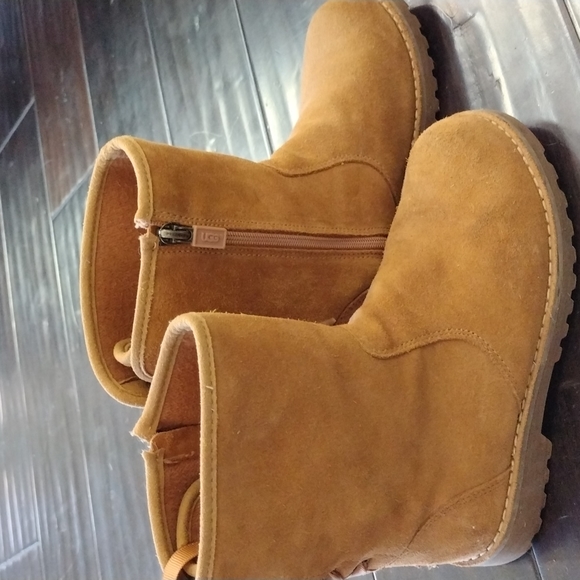 Ugg boots - Picture 4 of 9